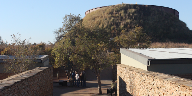 Tumulus Building2