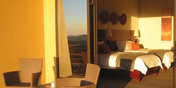 Maropeng Hotel Twin Room